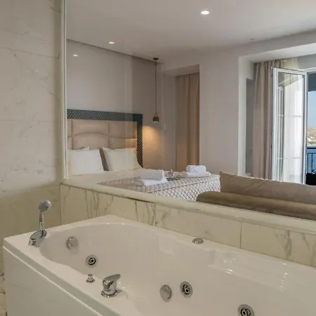 Villa Kalcuni Sarande מלון 4*