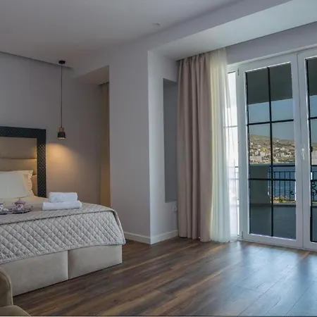 Villa Kalcuni Sarande מלון 4*