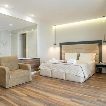 Villa Kalcuni Sarande מלון 4*